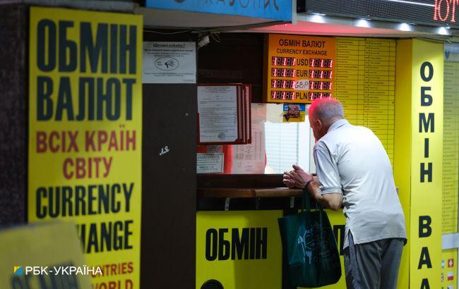 Долар подорожчав після невеликого зниження: який курс в обмінниках