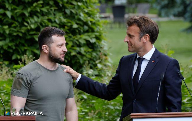 Зеленський та Макрон разом полетіли на саміт ЄС до Брюсселю