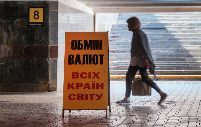 Долар пішов угору: обмінні пункти виставили нові курси