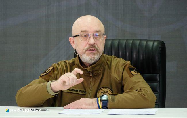 Зеленський доручив Залужному відправляти на фронт тилових військкомів