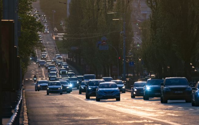 Уже с сегодняшнего дня и до осени на одной из ключевых улиц Киева частично ограничат движение