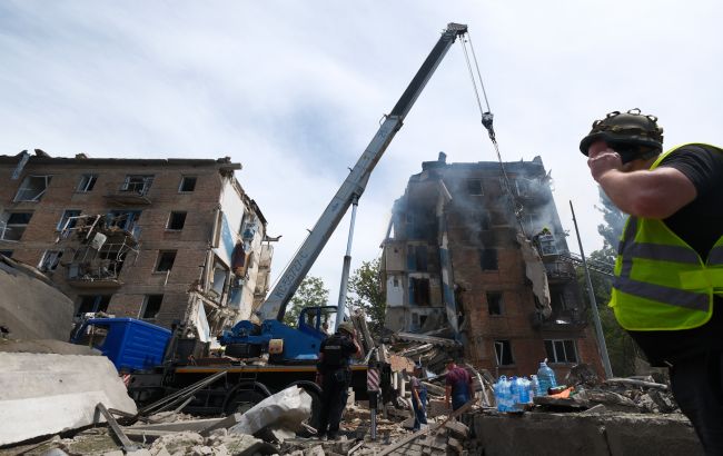 Мешканці будинку на Сирці, в який влучила ракета РФ, отримують необхідну допомогу, - Кличко