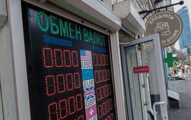 На курс долара в Україні впливатимуть три фактори: банкір дав прогноз на вересень