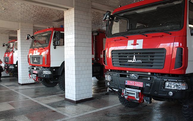 В Ровно подожгли автомобиль с агитационными плакатами