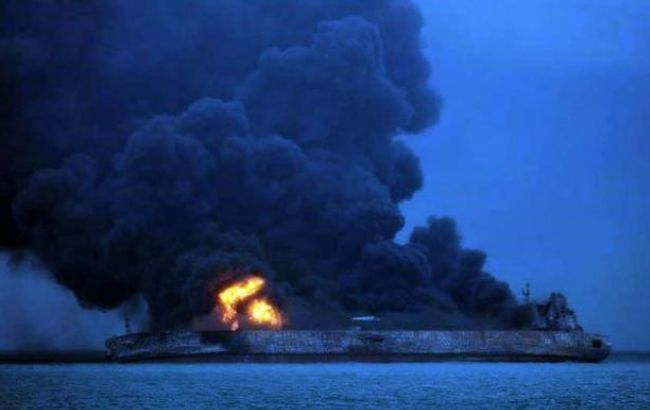 На танкере в Китайском море произошел взрыв