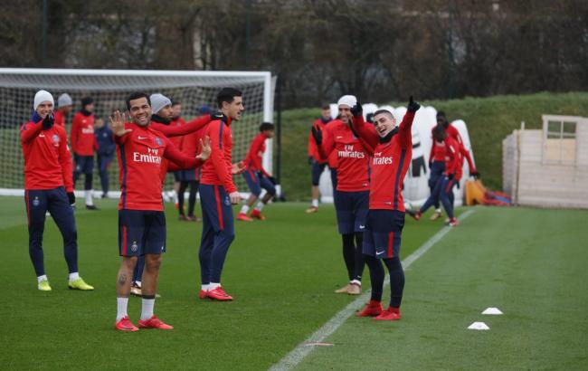 ПСЖ покарав двох футболістів за запізнення на збори команди