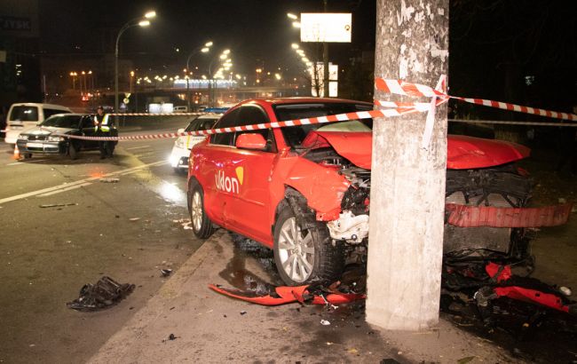 В Киеве столкнулись два такси с пассажирами, есть пострадавшие
