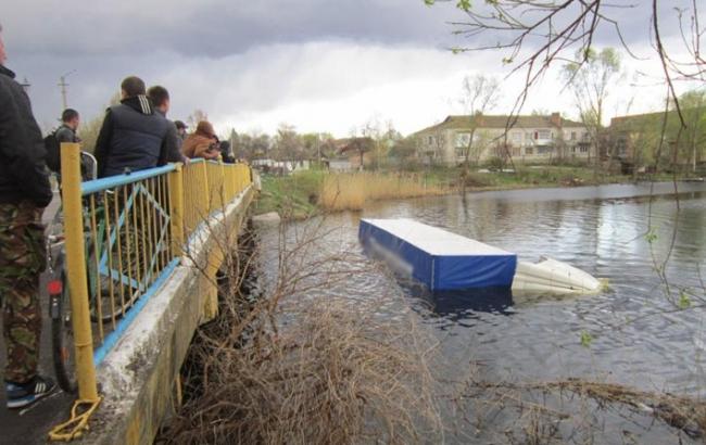 У Чернігівській області фура вилетіла в річку, є жертви