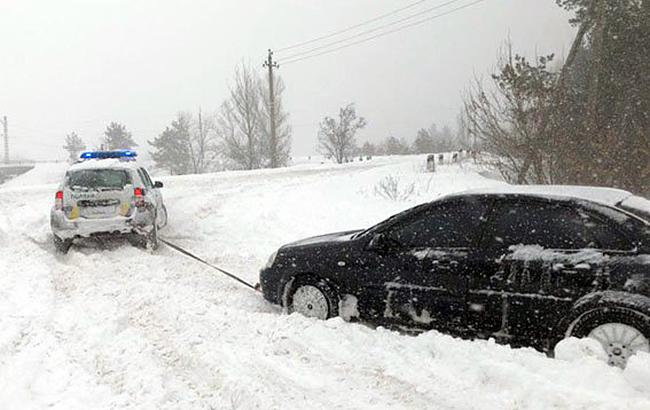 В Запорожской области на трех дорогах запрещено движение любого транспорта