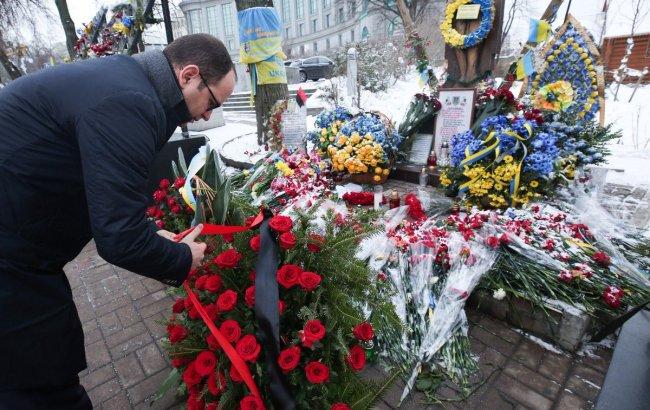 Глава МИД Албании посетил Аллею Героев Небесной сотни