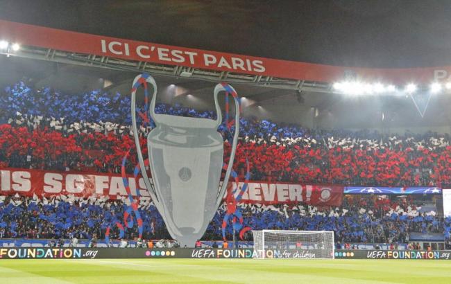 УЕФА наказал ПСЖ и "Марсель" за поведение фанатов