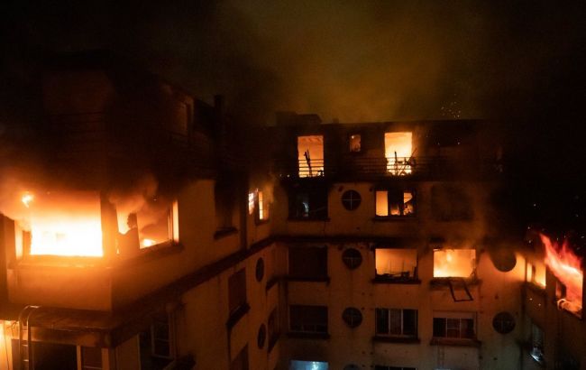 Число погибших в пожаре в Париже возросло