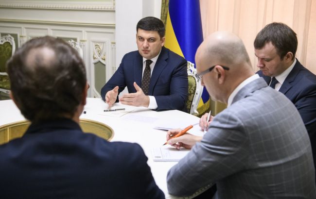 Гройсман поручил Кабмину проанализировать случаи проведения обысков на предприятиях