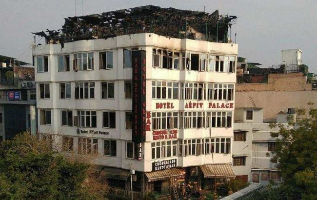 Число погибших при пожаре в Дели существенно возросло