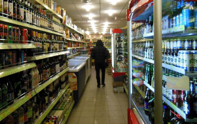 Кабмин решил уменьшить акцизы на алкоголь, - Яценюк