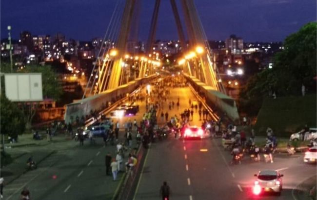 Колумбия прекращает экспорт кофе из-за перекрытия дорог. Протесты продолжаются