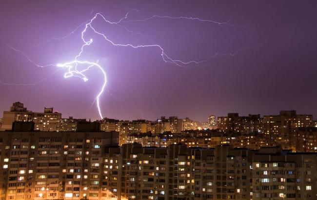 В Киеве до конца суток ожидается гроза и шквальный ветер