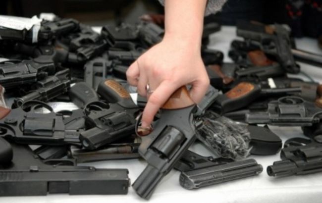 В Україні у жовтні пройде місячник добровільної здачі зброї