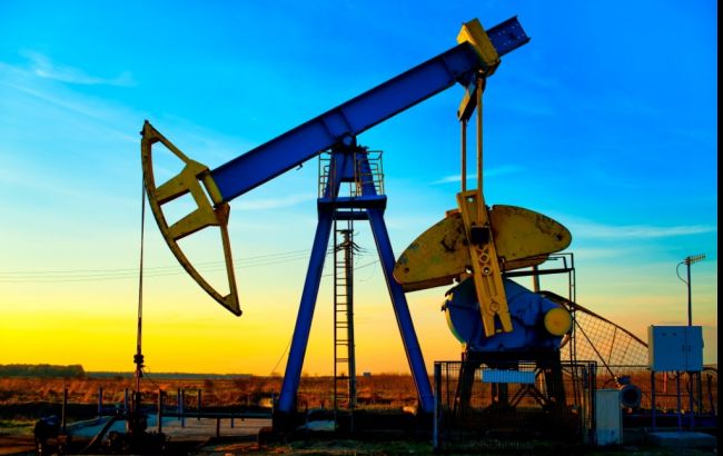 Цена нефти Brent опустилась ниже 56 долларов за баррель