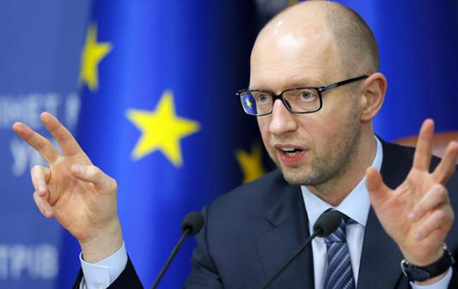 Яценюк поручил каждому министру определить по три приоритетных направления работы на 2015 г