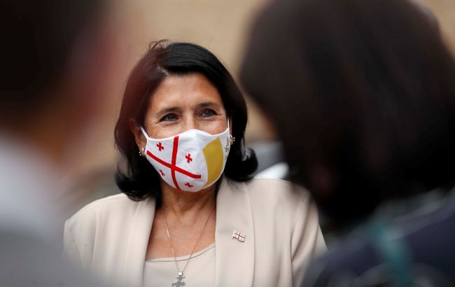 В Украину прилетела президент Грузии. Завтра она встретится с Зеленским