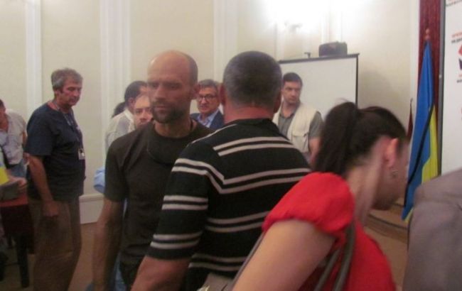 Мариупольский депутат устроил перепалку с Тарутой в штабе обороны города