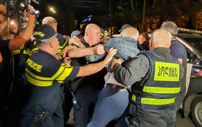 В Тбилиси произошли столкновения на ЛГБТ-акции у парламента Грузии