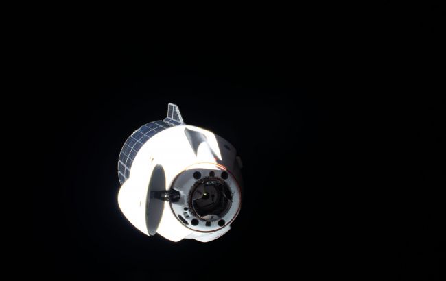 Грузовой корабль Cargo Dragon возвращается на Землю: что он доставит с МКС