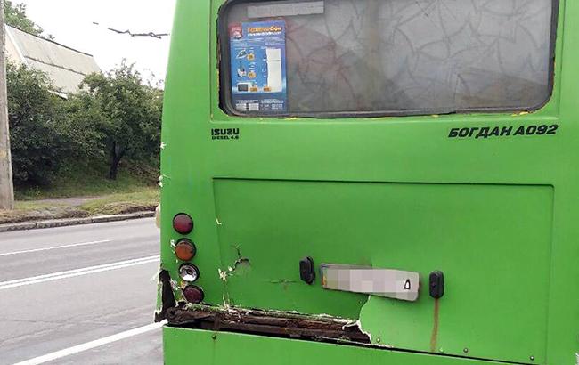 В Харькове грузовик столкнулся с маршруткой, есть пострадавшие