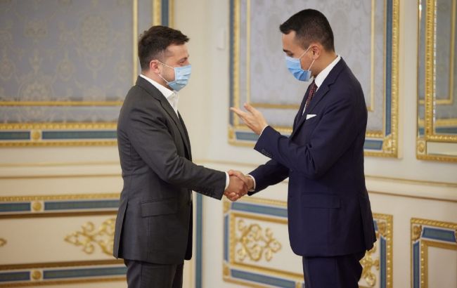 Зеленский призвал усилить международное давление на РФ из-за ее позиции по Донбассу