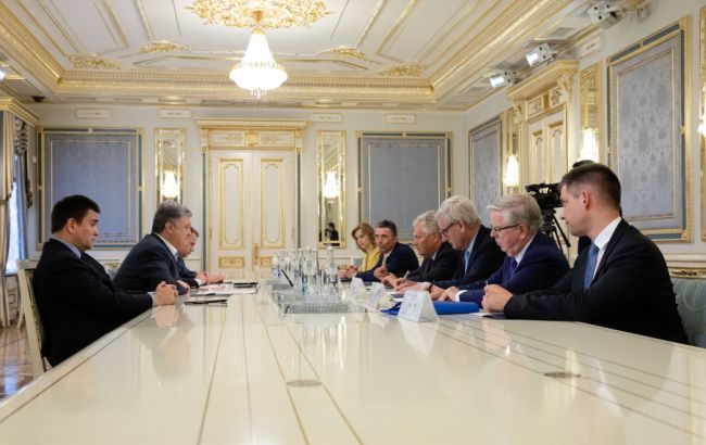 Порошенко пригласили на конференцию YES в сентябре