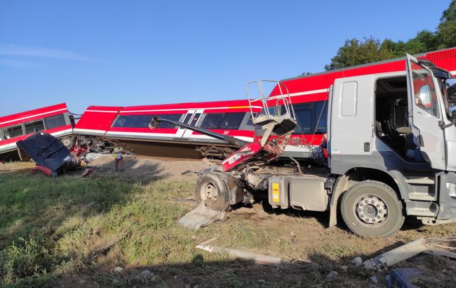 В Польше поезд столкнулся с грузовиком, есть пострадавшие