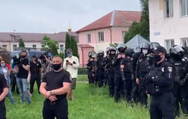 В Ровенской области произошла драка между Нацкорпусом и представителями нардепа Литвиненко