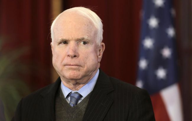 Сенатор Маккейн прилетел в Днепропетровск