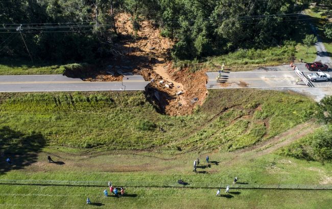 В Миссисипи из-за урагана "Ида" обвалилась дорога, погибли два человека