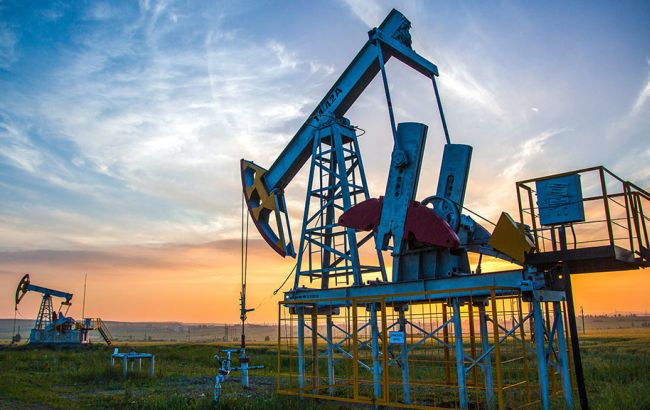 Нефть Brent торгуется ниже 52 долларов за баррель