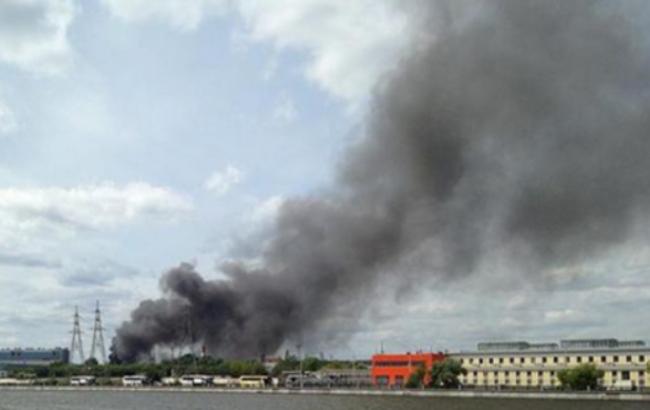 В Москве горит территория бывшего завода им. Лихачева