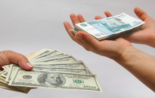 Биржевой курс доллара в РФ опустился ниже 68 руб