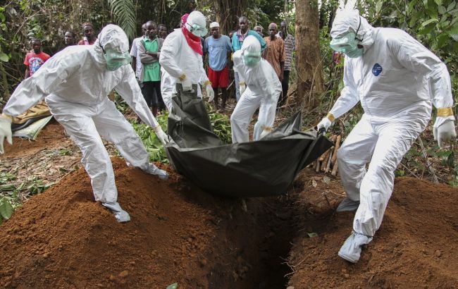 Количество жертв Эболы превысило 10 тыс. человек, - ВОЗ