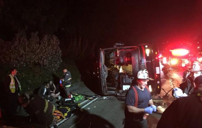 В США перевернулся автобус с 29 пассажирами, все госпитализированы