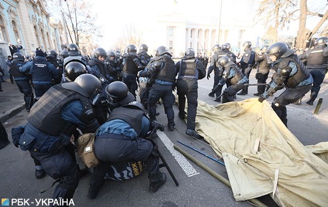 Стычки и протесты: что происходит под Радой