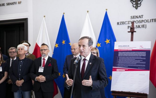 Спикер Сената Польши получил посылку с угрозами и взрывчаткой