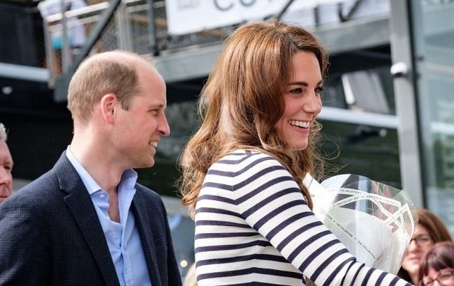 Икона стиля: Кейт Миддлтон демонстрирует, с чем сочетать самые модные брюки сезона