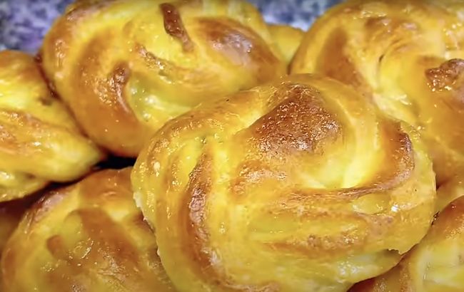 Ніжні сирні булочки з мармеладом: смакота, яка просто тане у роті!