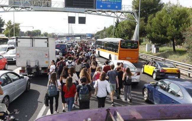 Украинцев предупредили о возможных задержках рейсов в Барселоне