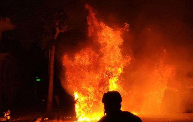 Протестующие в Барселоне обстреляли вертолет и бросали в полицию "коктейли Молотова"