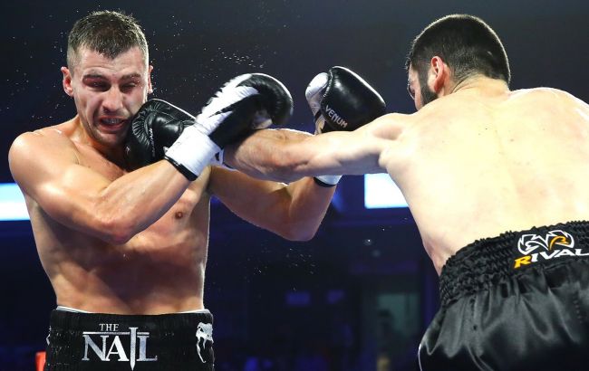 Гвоздик потерпел первое поражение и потерял чемпионский пояс