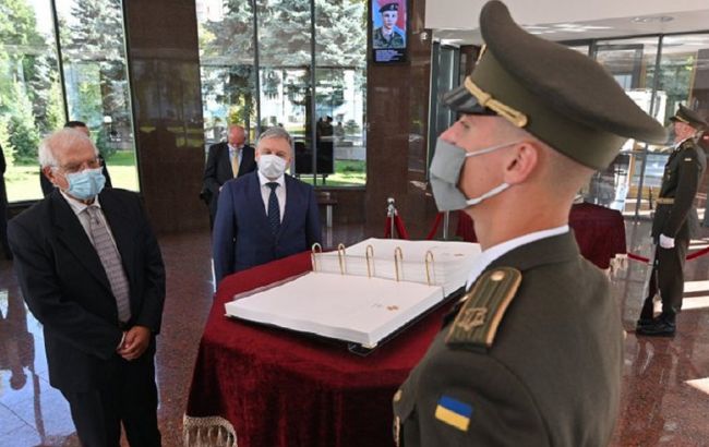 Боррель и Таран обсудили сотрудничество Украины и ЕС