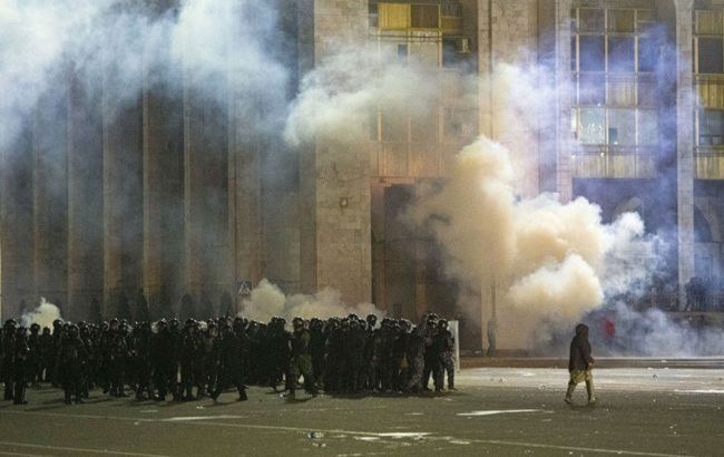 Из-за протестов в Киргизии пострадали более тысячи человек