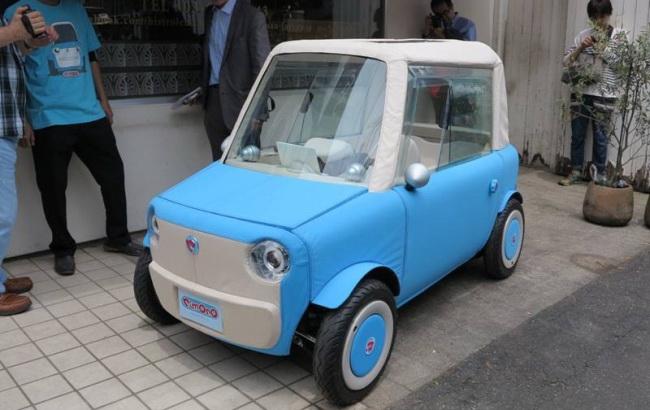 Японці розробили суперлегкий пластиковий електромобіль